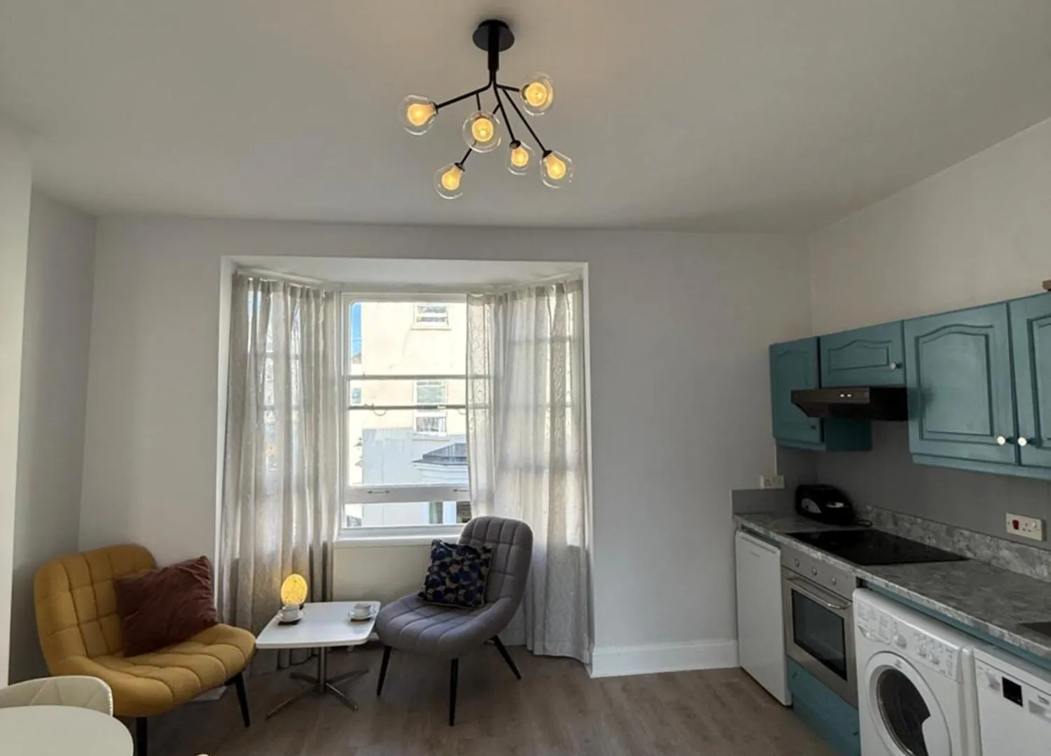 Beautiful Central Brighton L Sea View I Spacious Studio Flat I Sleep 2-3 Guests